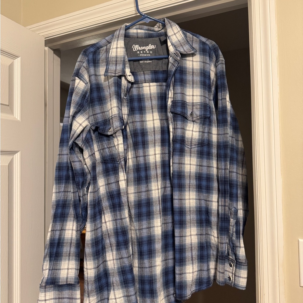 Wrangler Men's Casual Blue and White Plaid Shirt